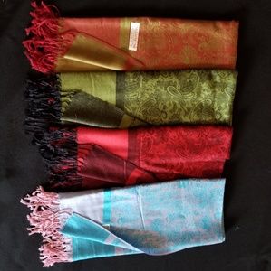 Reversible scarves